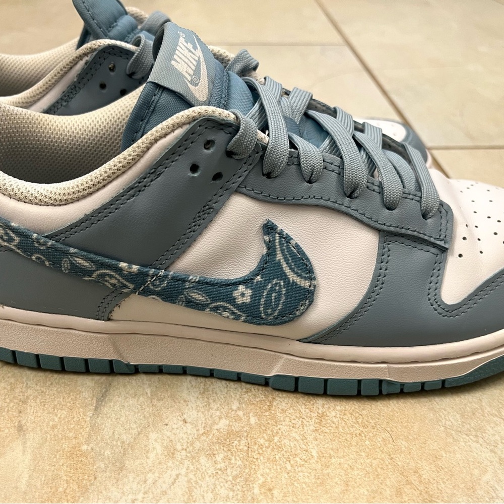 Nike Dunks Women's 9 White and paisley blue pattern
